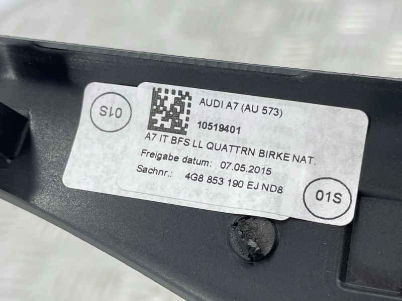 Декоративна накладка на торпедо 4G8853190EJND8 Audi A7
