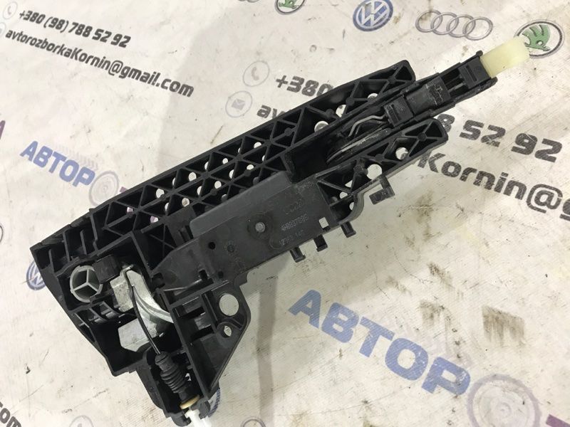 Ручка двери с бесключевым доступом внешняя Audi A6