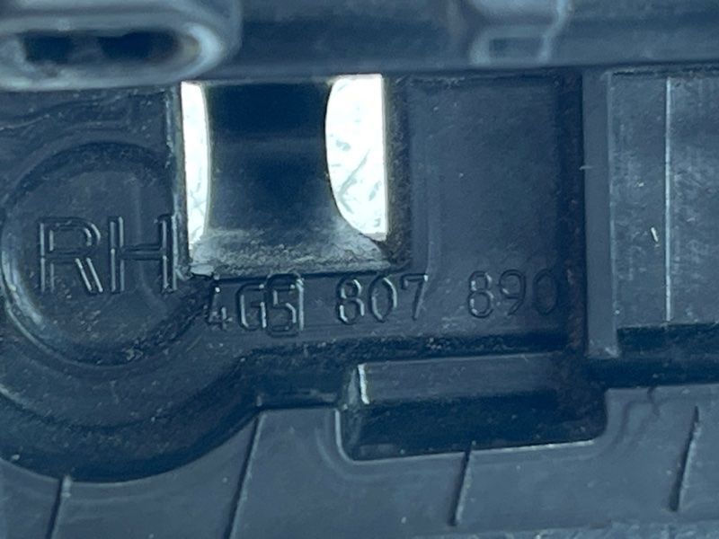 Кріплення фари Audi A6