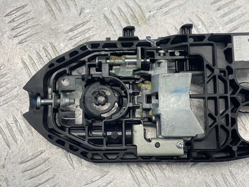 Кронштейн ручки Ford Edge