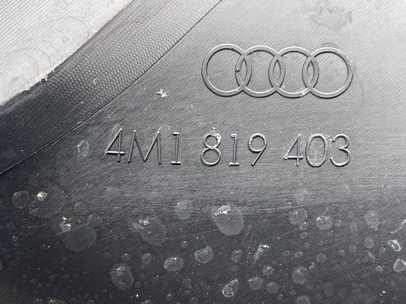 Жабо / Водоотводящий щиток Audi Q7