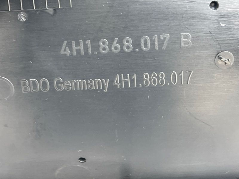 Обшивка дверей Audi A8