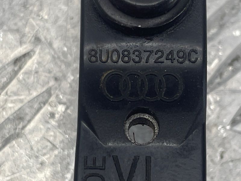 Обмежувач відкривання дверей Audi Q3