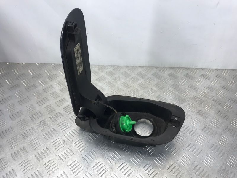 Корпус лючка кришки паливного бака в зборі 7P6809857A Volkswagen Touareg