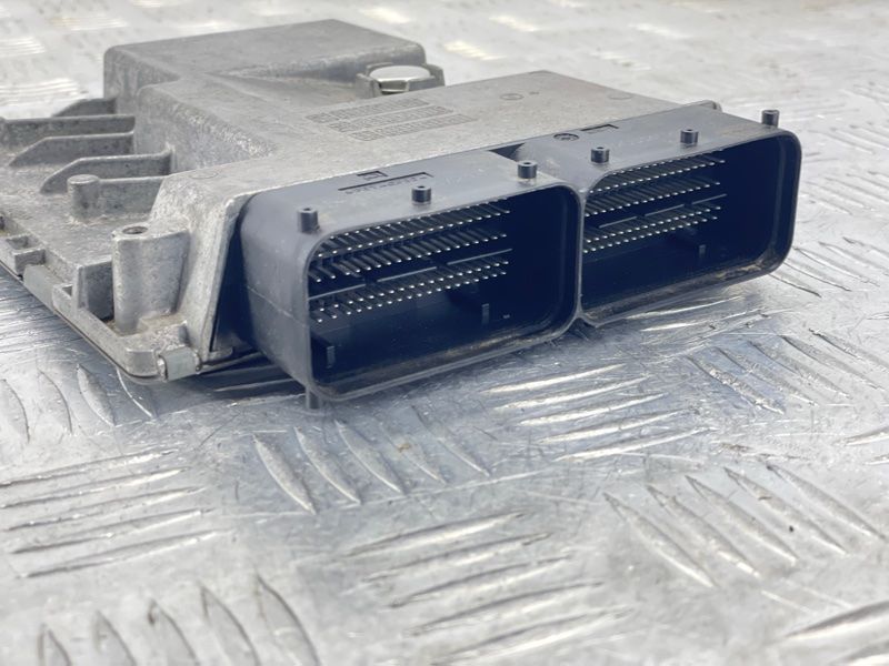 Блок керування двигуном 4M0907551A Audi Q7