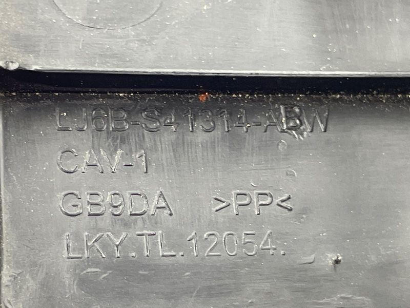 Обшивка кришки багажника LJ6BS41314ABW Ford Escape