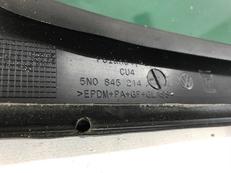 Стекло двери 5N0845214E Volkswagen Tiguan