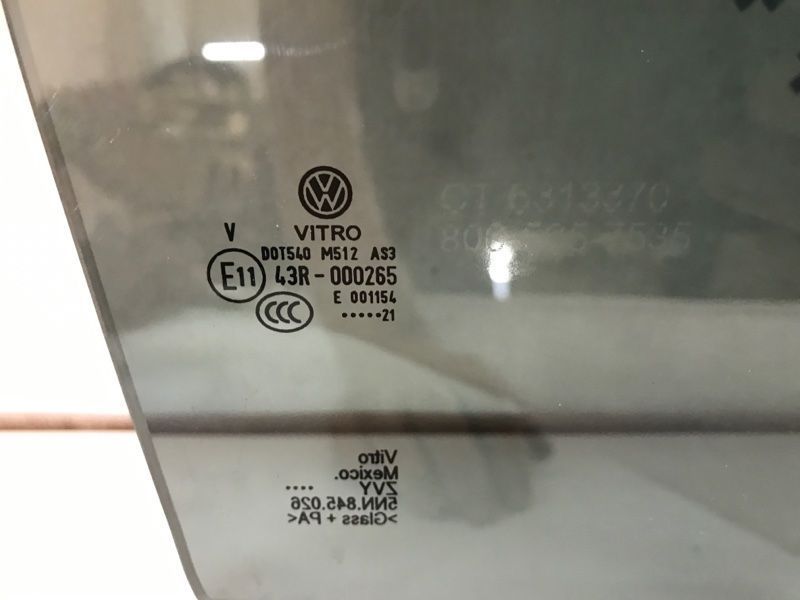 Скло дверей Volkswagen Tiguan