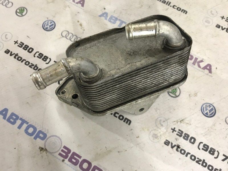 Масляний радіатор 06E117021G Audi Q7