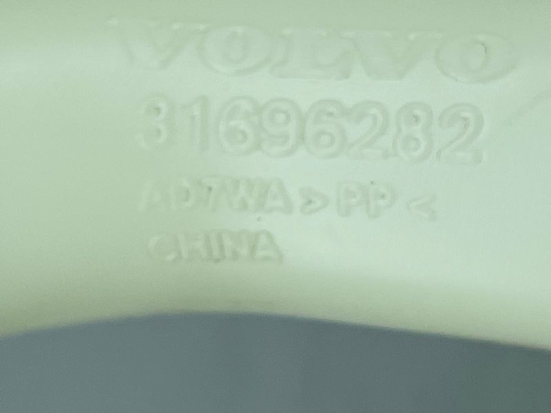 Заливна горловина бачка склоомивача 31696282 Polestar 2