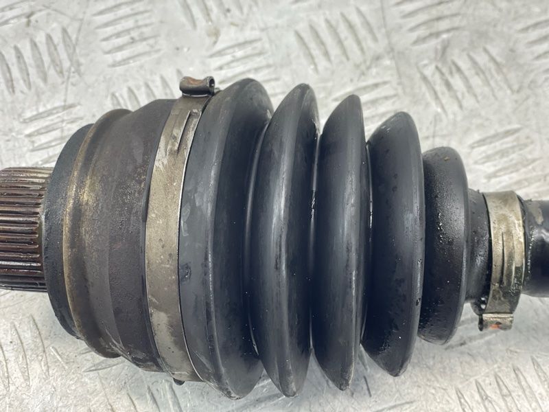Привідний вал передній 4G0407271F Audi A7 Audi A6, Audi A7, Audi A8, Audi Q5, Audi RS7, Audi S6, Audi S7, Audi S8, Audi SQ5