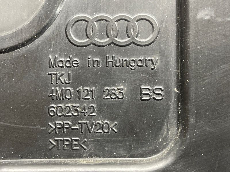 Повітропровід радіатора 4M0121283BS Audi Q7
