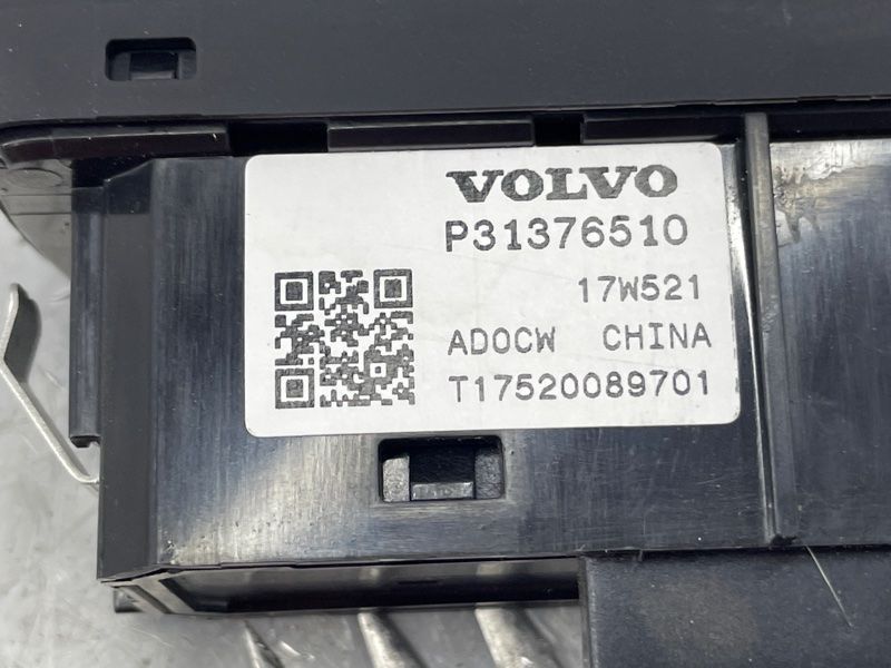 Кнопка открывания крышки багажника 31376510 Volvo XC90