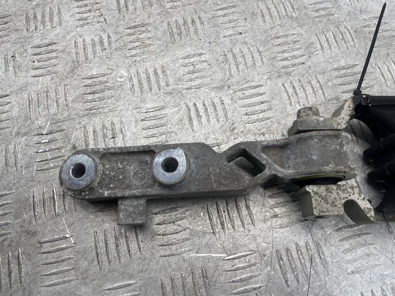 Кронштейн опори двигуна 31359890 Volvo XC90