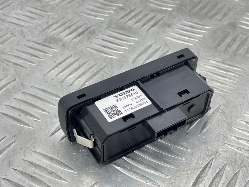 Кнопка открывания крышки багажника 31376510 Volvo XC90