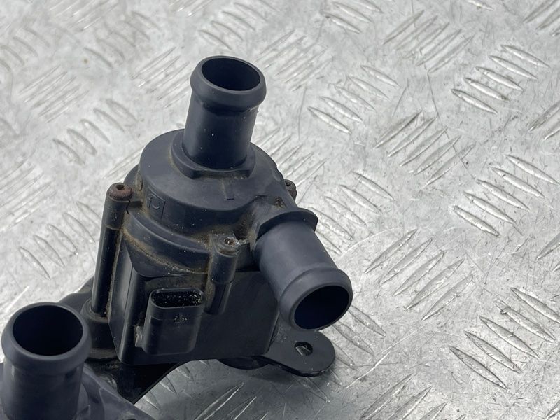 Додатковий насос охолоджуючої рідини 06H121601N Audi Q5 Audi A7 Sportback, Audi Q5 PHEV, Audi S7 Sportback, Audi A4, Audi A4 Allroad, Audi A5, Audi A5 Sportback, Audi A6, Audi A6 Allroad, Audi A7, Audi A8, Audi Q5, Audi Q5 Sportback, Audi Q7, Audi R8, Audi S4, Audi S5, Audi S5 Sportback, Audi S6, Audi SQ5, Audi SQ5 Sportback