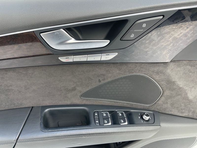 Обшивка дверей Audi A8