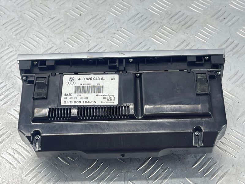 Панель керування клімат-контролем 4L0820043AJSZD Audi Q7