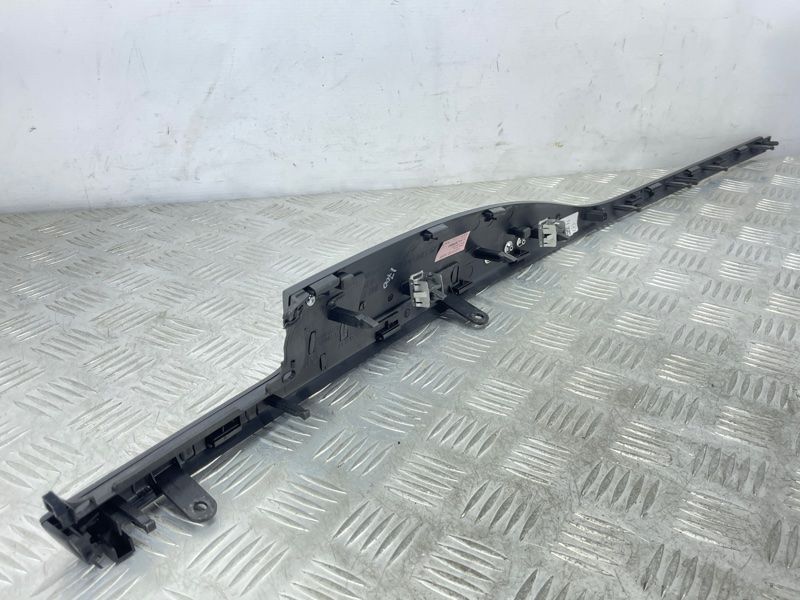 Декоративна накладка на торпедо 4G8853190EJND8 Audi A7
