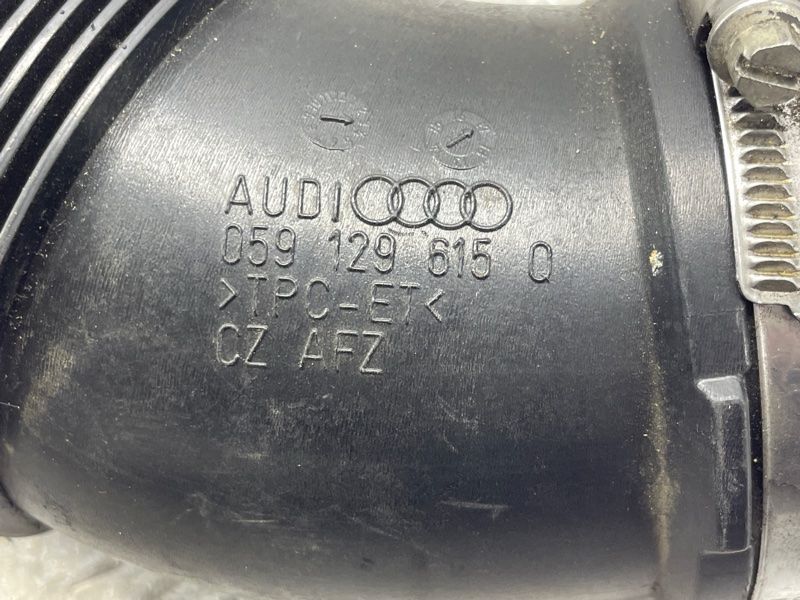 Патрубок повітряного фільтра 059129615Q Audi A6