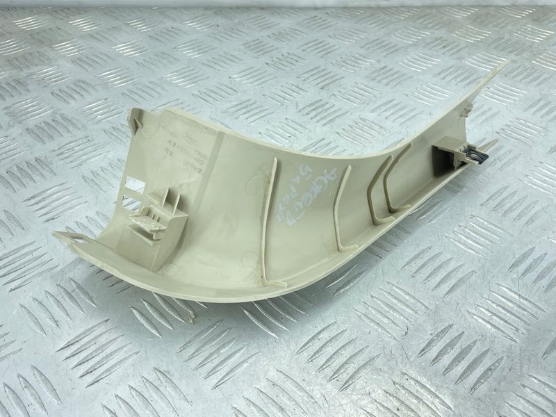 Обшивка кришки багажника cj54s42325adw Ford Escape
