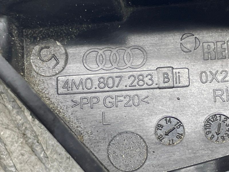 Направляюча переднього бампера 4M0807283B Audi Q7