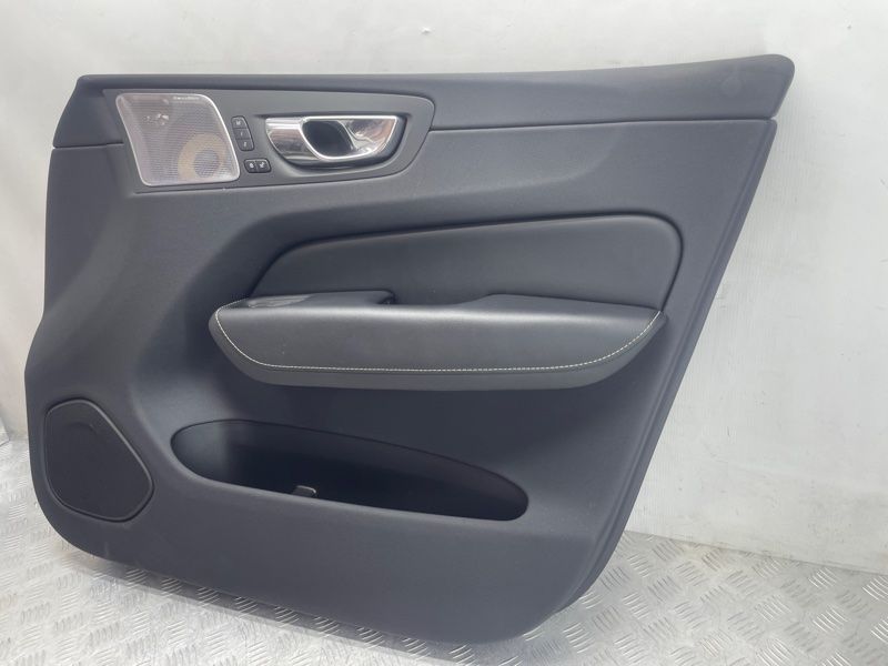 Обшивка дверей Volvo XC60