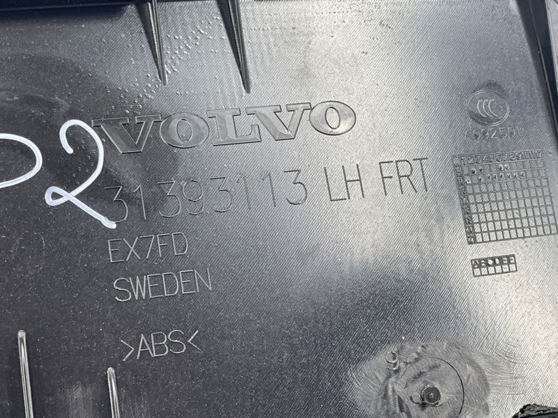 Обшивка дверей Volvo XC90