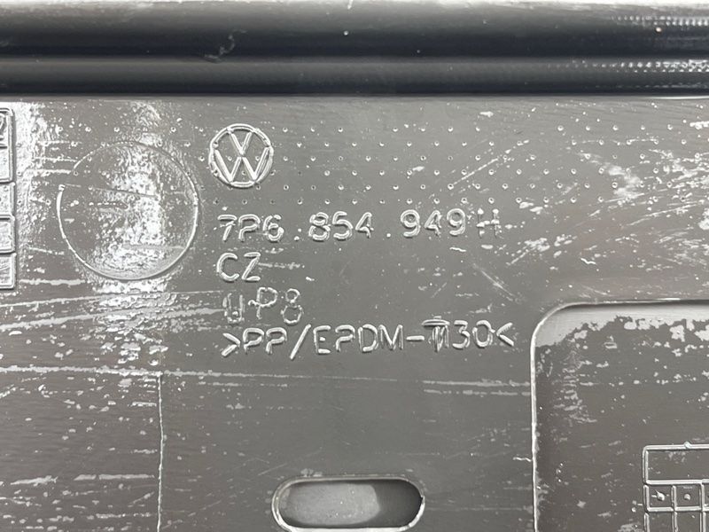 Накладка дверей 7P6854949H Volkswagen Touareg