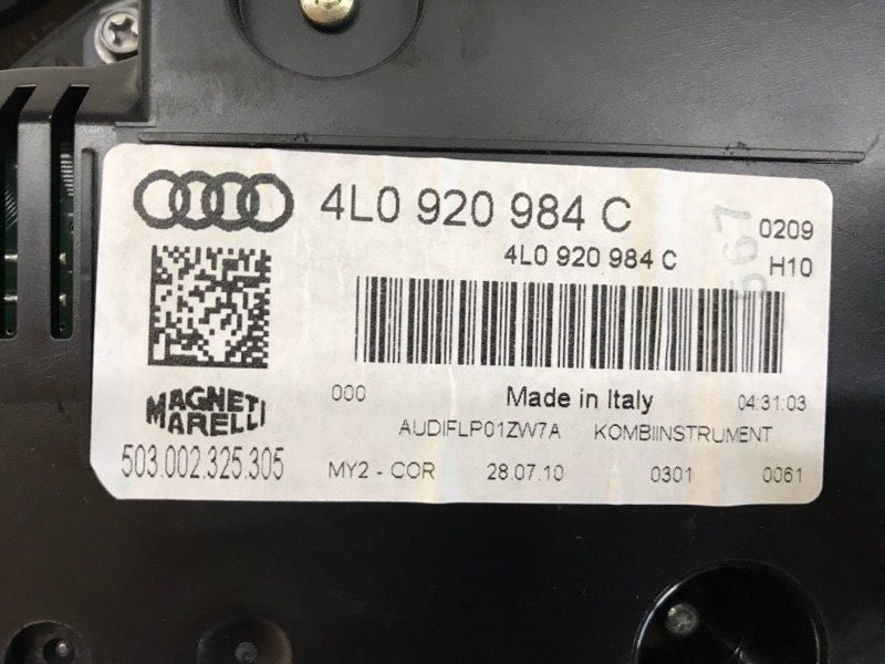 Комбинация приборов / Спидометр 4L0920984C Audi Q7
