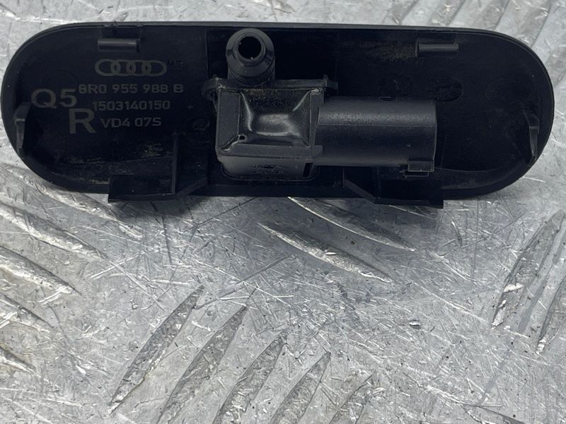 Форсунка омивача лобового скла 8R0955988B Audi Q5