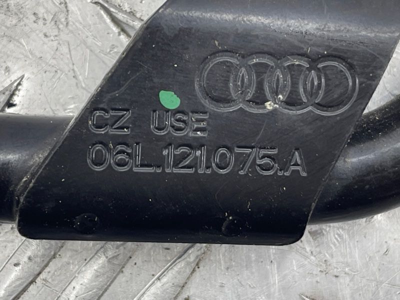 Трубопровід системи охолодження 06L121075A Audi A6