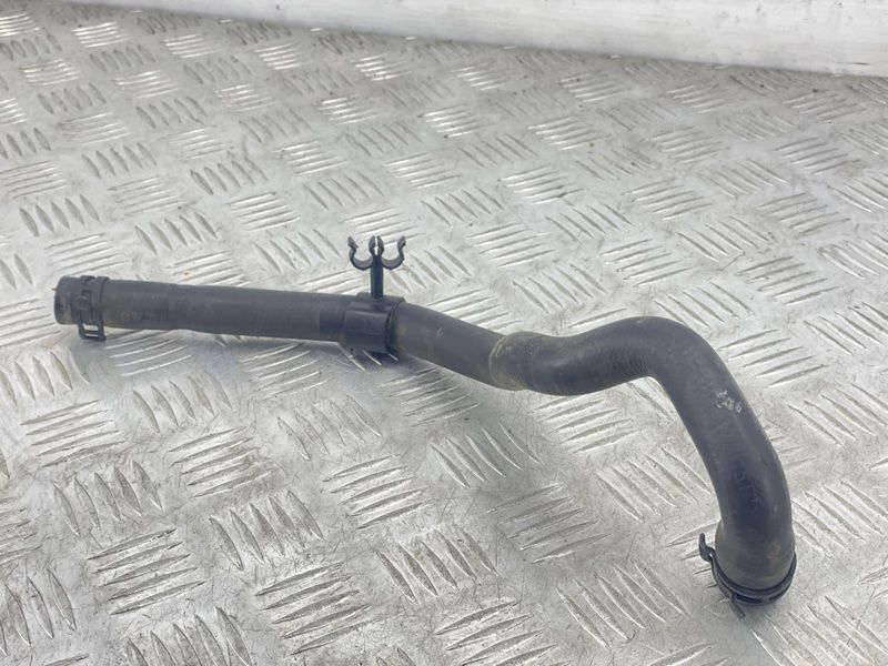 Шланг системи охолодження 7P0121156B Volkswagen Touareg