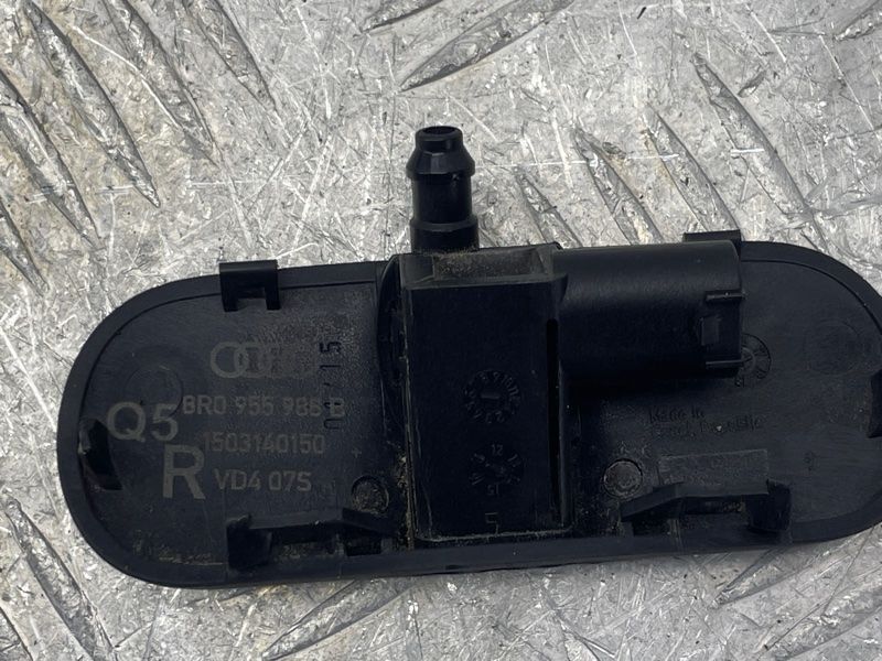 Форсунка омивача лобового скла 8R0955988B Audi Q5