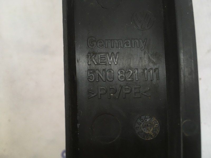 Замикаюча панель крила 5N0821111 Volkswagen Tiguan