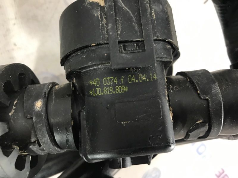 Трубопровід системи охолодження 7P6121070AJ Volkswagen Touareg