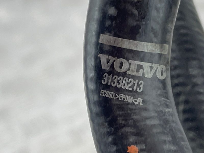 Шланг системы охлаждения 31338213 Volvo XC60