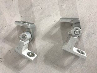 Петля двери 5N0831402 Volkswagen Tiguan