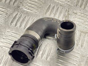 Патрубок системи охолодження 4M0819342Q Audi Q7