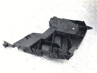 Направляюча переднього бампера 4G8807283C Audi A7