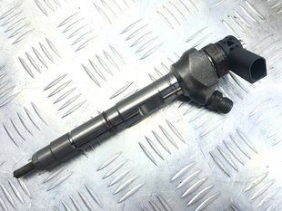 Топливная форсунка 04L130277AC Audi Q3