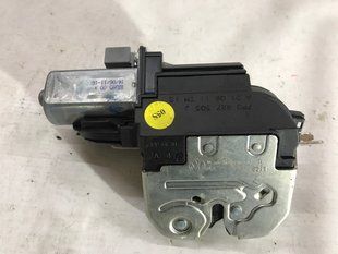 Замок кришки багажника 7P0827505J Volkswagen Touareg