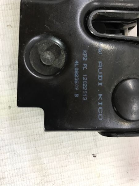 Замок капота 4L0823509B Audi Q7