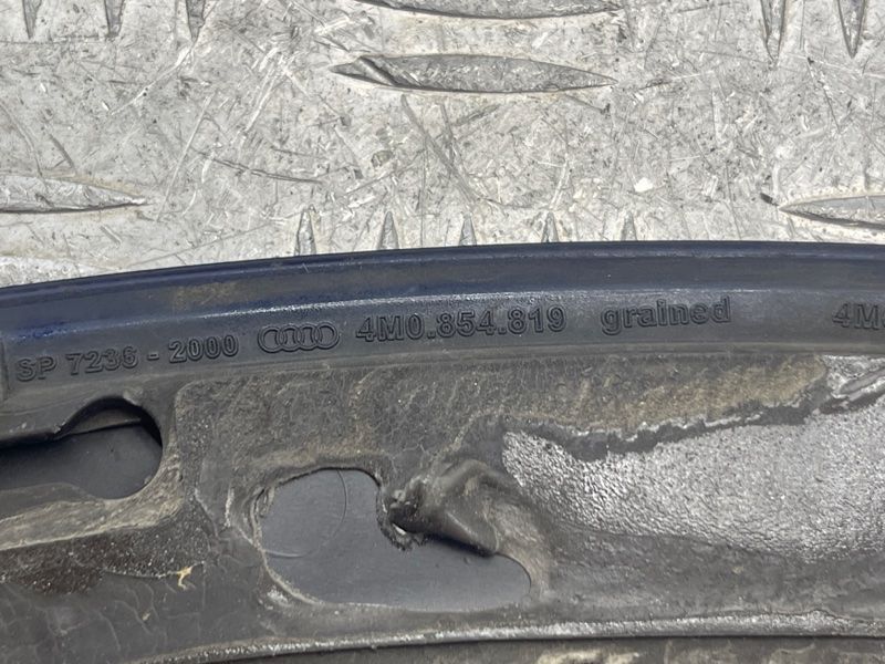 Накладка дверей 4M0854819AGRU Audi Q7