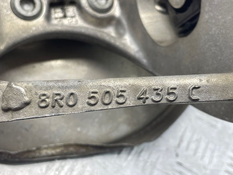 Поворотний кулак / цапфа з підшипником 8R0505435C Audi Q5