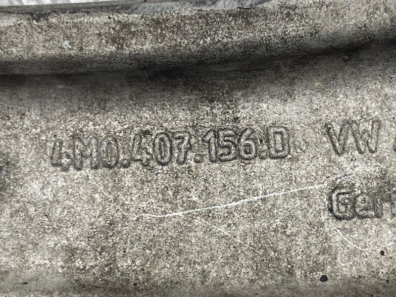 Важіль передньої підвіски несучий нижній 4M0407156D Audi A6