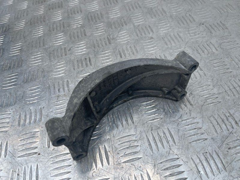 Кронштейн генератора 06E903143D Audi Q5