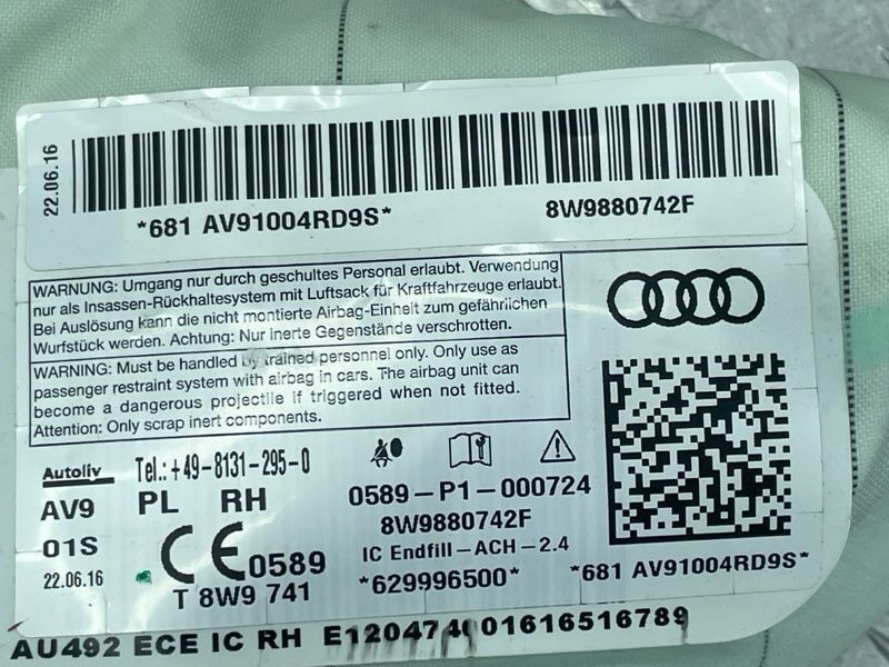 Шторка безопасности боковая / Airbag 8W9880742F Audi A4