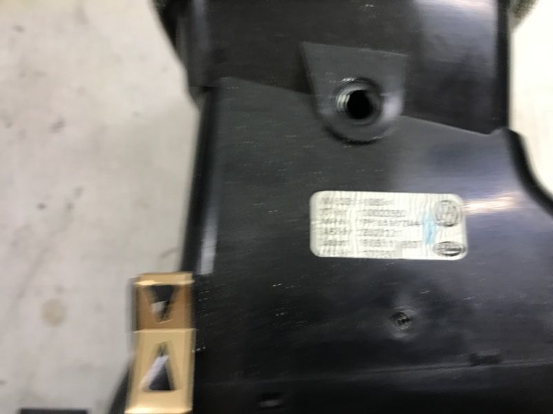 Дефлектор повітропроводу 7P1819727A Volkswagen Touareg
