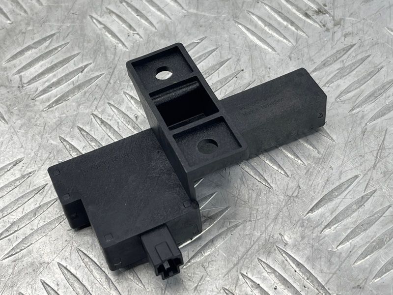 Антена безключового доступу (KESSY) 8K0907247 Audi A6 Audi A4, Audi A4 Allroad, Audi A5, Audi A6, Audi A7, Audi A8, Audi Q5, Audi RS5, Audi RS7, Audi S4, Audi S5, Audi S6, Audi S7, Audi S8, Audi SQ5
